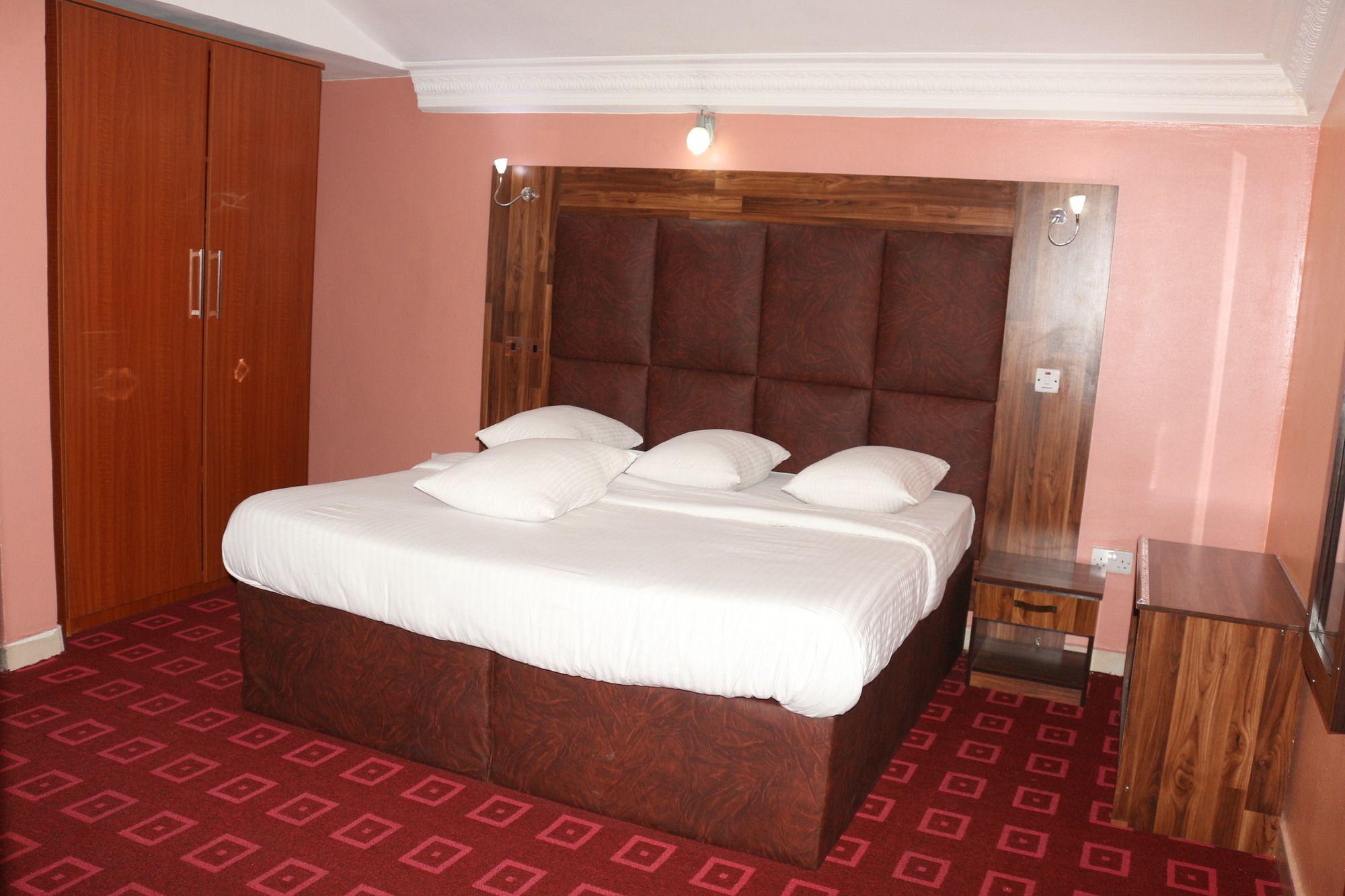 Royal Charlin Hotel And Suites Порт-Харкорт Экстерьер фото